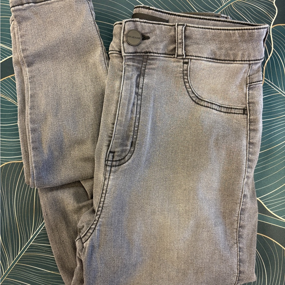 FIT JEANS SIZE SMALL